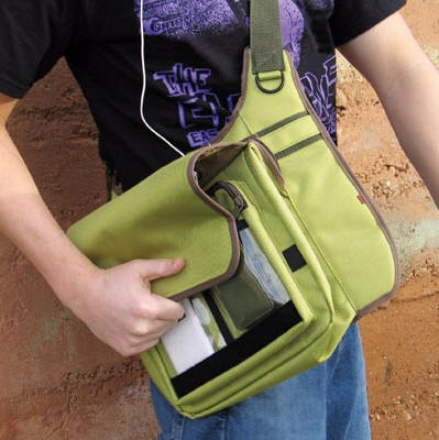 chums sherpa contoured carry all bag 1