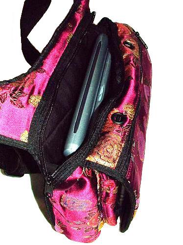 chums sherpa contoured carry all bag 11