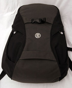 crumpler karachi outpost 07